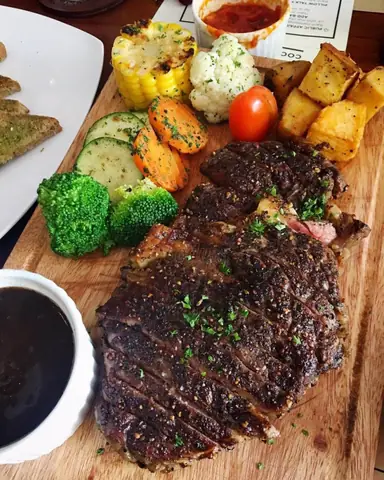 Top 10 Quán Ăn Ngon Ở Sài Gòn Mà Bạn Không Nên Bỏ Lỡ