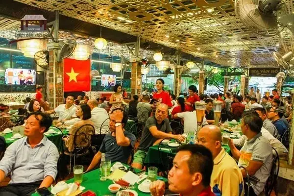 Top 10 Quán Bia Xem Bóng Đá Ở Hà Nội: Địa Chỉ, Màn Hình Lớn, Giá Hợp Lý Cho Fan Cuồng