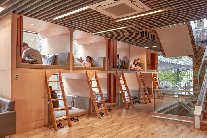 Top 10 Quán Cà Phê Có Giường Ngủ Tại Sài Gòn & Hà Nội: Địa Chỉ, Giá, Trải Nghiệm Thực Tế