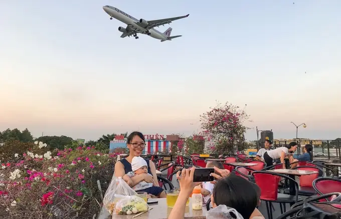 Top 10 Quán Cà Phê Ngắm Máy Bay Ở Sài Gòn – Địa Chỉ, Giờ Mở & Mẹo Chụp “sky‑runway”