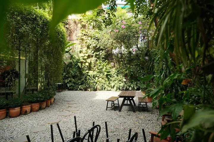 Top 15 Quán Cafe Đẹp Ở Hồ Chí Minh: Không Gian Chill, View Ấn Tượng & Giá Hợp Lý