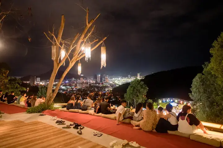 Những Quán Cafe Sân Vườn Quy Nhơn “chill” Nhất – Địa Chỉ, Không Gian & Trải Nghiệm
