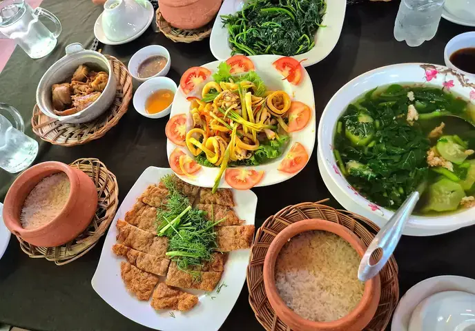 Địa Chỉ, Thực Đơn Và Đánh Giá Chi Tiết Quán Cơm Niêu Hoa Sữa Bà Rịa