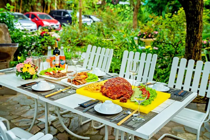 Review Chi Tiết Nhà Hàng Công Viên Nhỏ: Đánh Giá Thực Đơn, Không Gian, Dịch Vụ & Trải Nghiệm Cho Khách