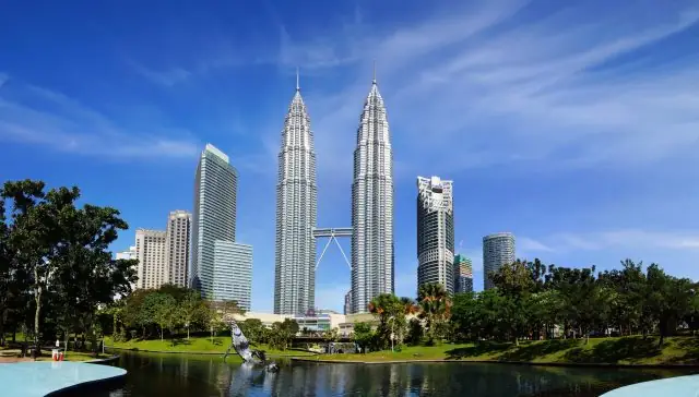 Tháp Đôi Malaysia Cao Bao Nhiêu Mét? Tất Cả Những Gì Bạn Cần Biết