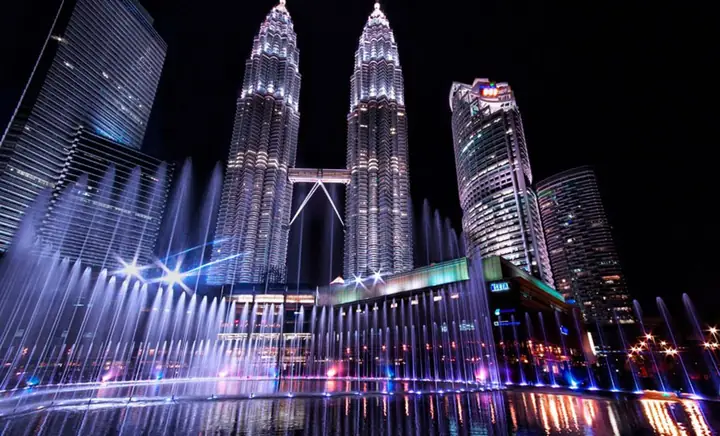 Tháp Đôi Malaysia Cao Bao Nhiêu Mét? Tất Cả Những Gì Bạn Cần Biết