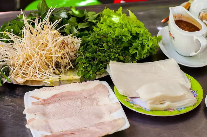 Top 6 Quán Bánh Tráng Cuốn Thịt Heo 2 Đầu Da Ngon Nhất Đà Nẵng Mà Bạn Không Nên Bỏ Lỡ
