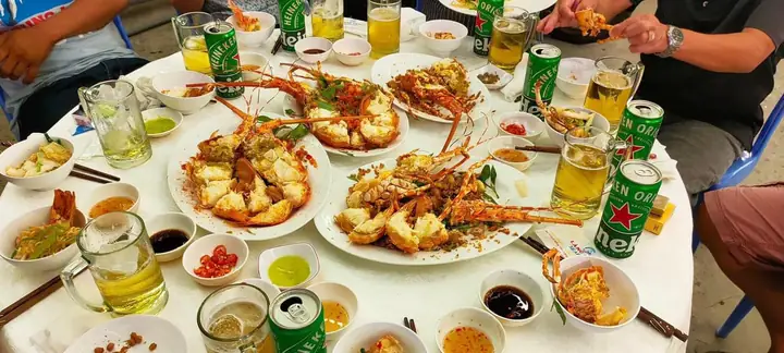 Thực Đơn Làng Chài Bến Tre: Món Hải Sản Nổi Bật, Giá Cả & Gợi Ý Combo