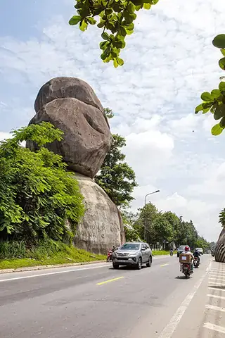 Thuyết Minh Chi Tiết Về Đá Ba Chồng: Lịch Sử, Địa Chất Và Những Câu Chuyện Huyền Thoại