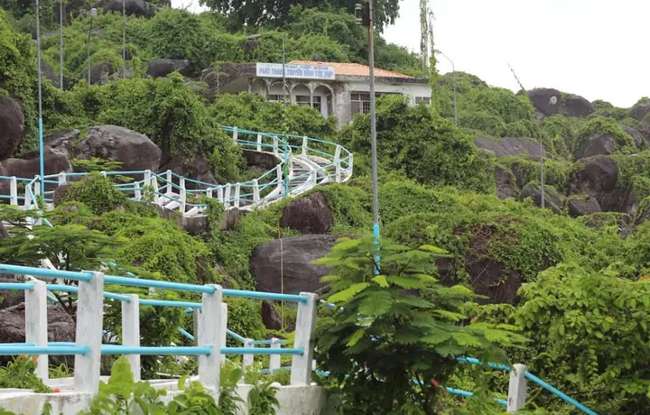 Thuyết Minh Chi Tiết Về Đồi Tức Dụp: Lịch Sử, Địa Lý Và Giá Trị Du Lịch