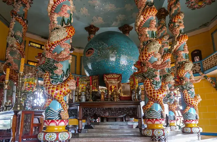 Tòa Thánh Tây Ninh Thờ Ai? Giải Đáp Đầy Đủ Về Các Vị Thánh, Thần Và Nghi Lễ