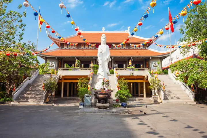 Top 10 Ngôi Chùa Lớn Nhất Việt Nam Theo Diện Tích Và Quy Mô Kiến Trúc