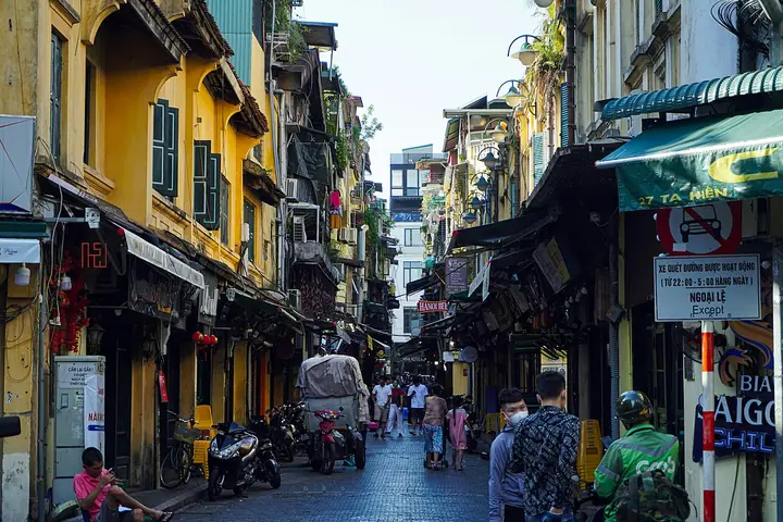 Lời Bài Hát Non Nước Hữu Tình Và Câu Hát “36 Phố Phường 5 Cửa Ô Cổ Kính”
