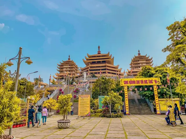 Khám Phá Pháp Viện Minh Đăng Quang Tại 505 Xa Lộ Hà Nội, Phường An Phú: Địa Chỉ Và Kinh Nghiệm Tham Quan