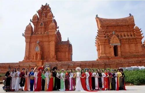 Khám Phá Làng Văn Hóa 54 Dân Tộc Anh Em Ở Ba Vì: Bản Sắc, Giá Vé Và Kinh Nghiệm Tham Quan