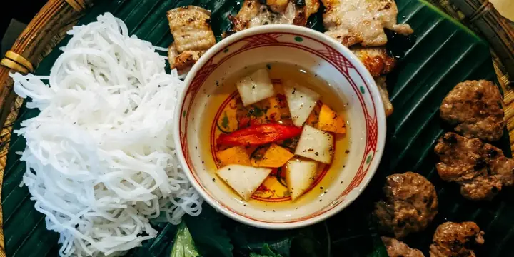 Tổng Hợp Ẩm Thực Truyền Thống Việt Nam: Những Món Ăn Đặc Sản Nổi Tiếng Cần Thử