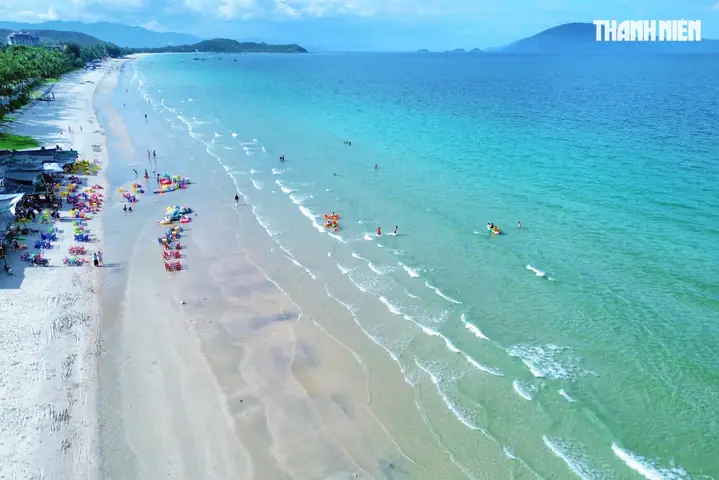 Khám Phá Bãi Biển Dốc Lết Ninh Hòa: Cẩm Nang Du Lịch Từ Vị Trí Đến Nghỉ Dưỡng Cho Khách Tham Quan