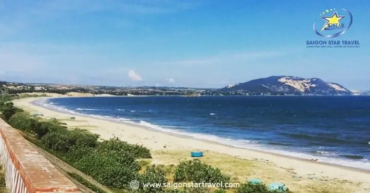 Hướng Dẫn Du Lịch Bãi Biển Hòn Rơm Mũi Né: Thông Tin Cơ Bản, Hoạt Động & Mẹo Du Khách
