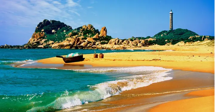 Hướng Dẫn Du Lịch Bãi Biển Hòn Rơm Mũi Né: Thông Tin Cơ Bản, Hoạt Động & Mẹo Du Khách