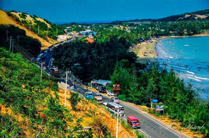 Hướng Dẫn Du Lịch Bãi Biển Hòn Rơm Mũi Né: Thông Tin Cơ Bản, Hoạt Động & Mẹo Du Khách
