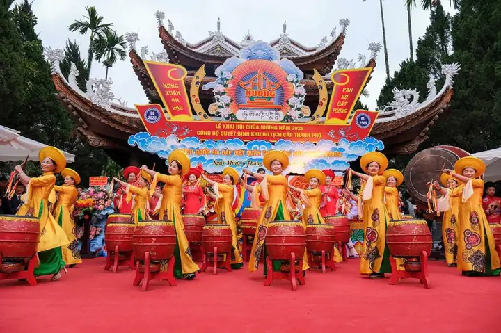 Tìm Hiểu Lễ Hội Chùa Hương: Nguồn Gốc, Ý Nghĩa Và Nét Đẹp Văn Hóa Tâm Linh Tìm Hiểu Lễ Hội Chùa Hương: Nguồn Gốc, Ý Nghĩa Và Nét Đẹp Văn Hóa Tâm Linh