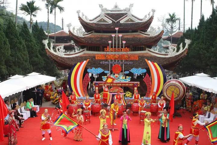 Tìm Hiểu Lễ Hội Chùa Hương: Nguồn Gốc, Ý Nghĩa Và Nét Đẹp Văn Hóa Tâm Linh Tìm Hiểu Lễ Hội Chùa Hương: Nguồn Gốc, Ý Nghĩa Và Nét Đẹp Văn Hóa Tâm Linh