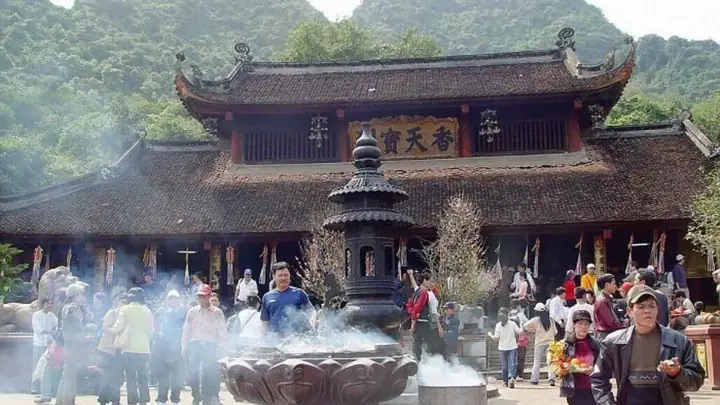 Tìm Hiểu Lễ Hội Chùa Hương: Nguồn Gốc, Ý Nghĩa Và Nét Đẹp Văn Hóa Tâm Linh Tìm Hiểu Lễ Hội Chùa Hương: Nguồn Gốc, Ý Nghĩa Và Nét Đẹp Văn Hóa Tâm Linh