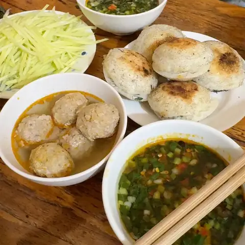 Địa Chỉ Và Giờ Mở Cửa Bánh Căn Lệ Yersin Đà Lạt Cho Thực Khách Muốn Ghé Quán