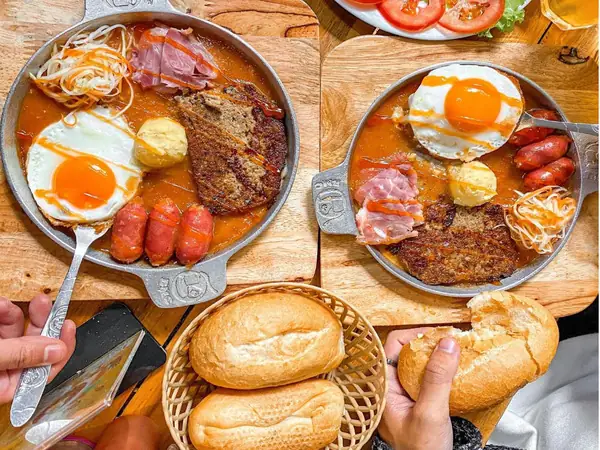 Khám Phá Cột Điện Quán – Quán Bánh Mì Chảo 105b C3 Nghĩa Tân “đệ Nhất” Tại Hà Nội