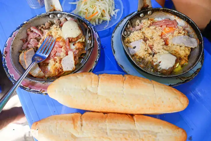 Review Bánh Mì Chảo Mai Hắc Đế: Địa Chỉ, Giá Và Trải Nghiệm Tại Các Quán Phố Mai Hắc Đế Review Bánh Mì Chảo Mai Hắc Đế: Địa Chỉ, Giá Và Trải Nghiệm Tại Các Quán Phố Mai Hắc Đế