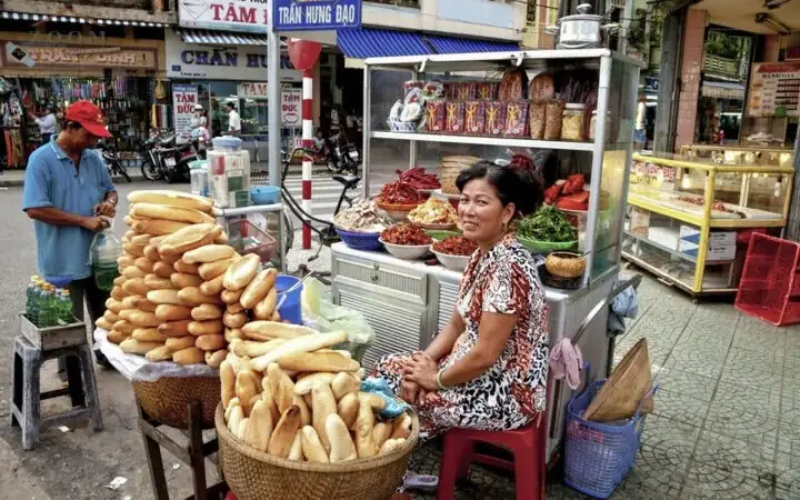 Khám Phá Bánh Mì Heo Quay Nha Trang: Top Quán Ngon Và Giá Bán Mới Nhất