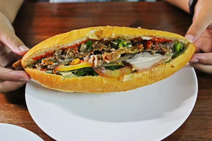 Review Bánh Mì Madam Khanh Hội An: Địa Chỉ, Giá Và Menu Từ Quán Bánh Mì Nữ Hoàng