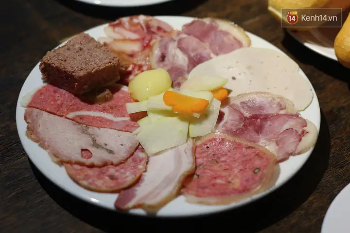 Bánh Mì Nguyên Sinh Hà Nội: Địa Chỉ, Thực Đơn, Giá Cả Và Lý Do Nên Thử
