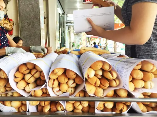 Tìm Hiểu Bánh Mì Que Bà Già Hải Phòng – Địa Chỉ 57a Lê Lợi Cho Thực Khách Yêu Đặc Sản Bánh Mì Cay Chính Hiệu