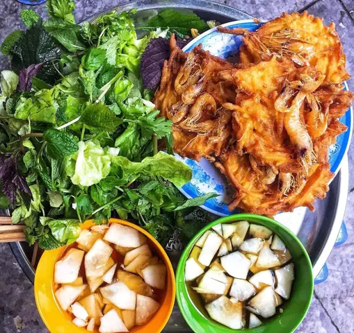 Điểm Danh Các Quán Bánh Tôm Hồ Tây Ngon Gần Phủ Tây Hồ Cho Thực Khách