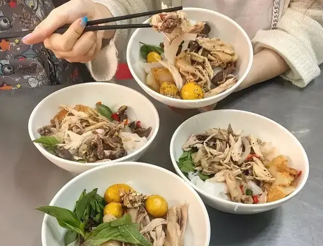 Khám Phá Bánh Ướt Lòng Gà Đà Nẵng: Địa Chỉ Quán Ngon Và Đặc Sản Riêng Của Thành Phố Biển