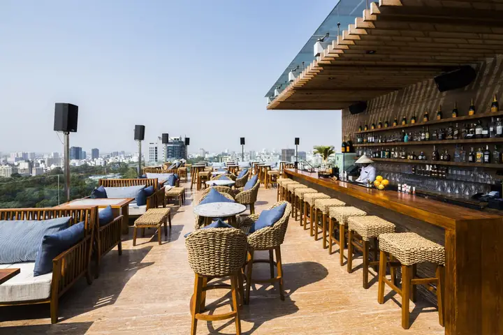 Bar Sang Chảnh Nhất Sài Gòn: Top 10 Địa Điểm Đẳng Cấp Cho Buổi Tối Sang Trọng