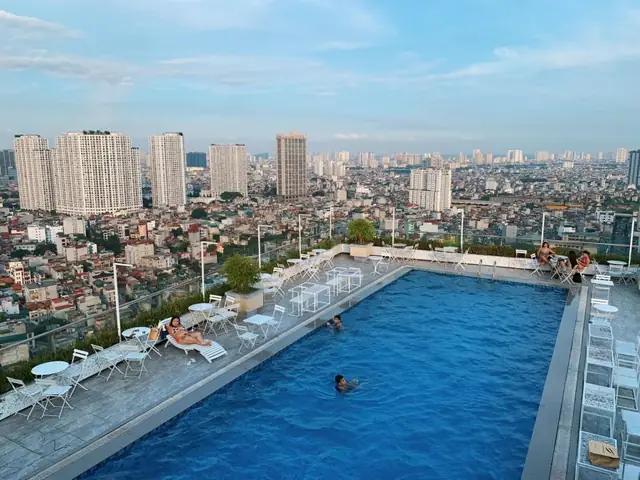 Tổng Hợp Bể Bơi Trên Tầng Thượng Ở Hà Nội: Top Hồ Bơi Sân Thượng Sang Chảnh Để Thư Giãn Mùa Hè