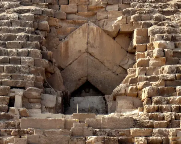 Khám Phá Bên Trong Kim Tự Tháp Giza: Cấu Trúc, Các Hầm Và Bí Mật Của Pharaoh