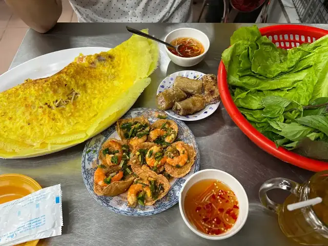 Best Banh Xeo In Ho Chi Minh City: Top Authentic Spots To Eat Sizzling Crepe