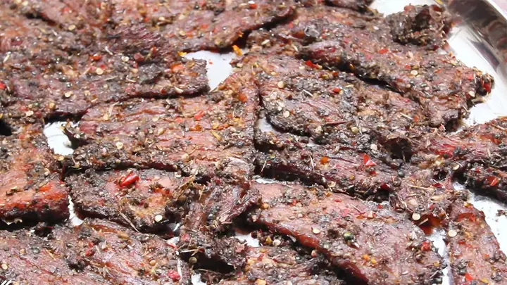 Tìm Hiểu Bò Một Nắng Tiếng Anh Là Gì: Định Nghĩa Half-dried Beef Và Từ Vựng Liên Quan Tìm Hiểu Bò Một Nắng Tiếng Anh Là Gì: Định Nghĩa Half-dried Beef Và Từ Vựng Liên Quan