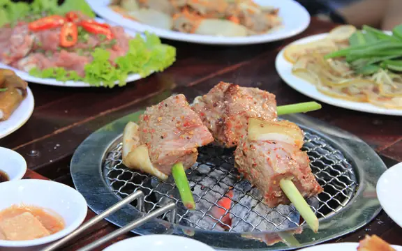 Bò Tơ Năm Sánh Quyết Thắng – Địa Chỉ, Thực Đơn, Giờ Mở Cửa Và Cách Đặt Chỗ