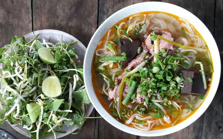 Gợi Ý Các Quán Bún Bò Huế Ở Đường Nguyễn Công Trứ Cho Thực Khách Khi Đến Huế
