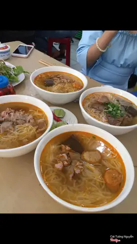 Gợi Ý Các Quán Bún Bò Lý Thường Kiệt Huế Cho Thực Khách Muốn Ăn Chuẩn Vị Cố Đô
