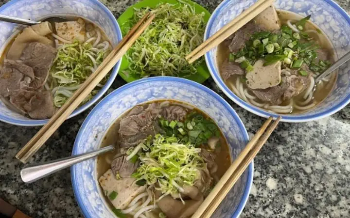 Top 10 Quán Bún Bò O Năm Đà Lạt Ngon Nhất – Địa Chỉ, Giá Và Review Chi Tiết