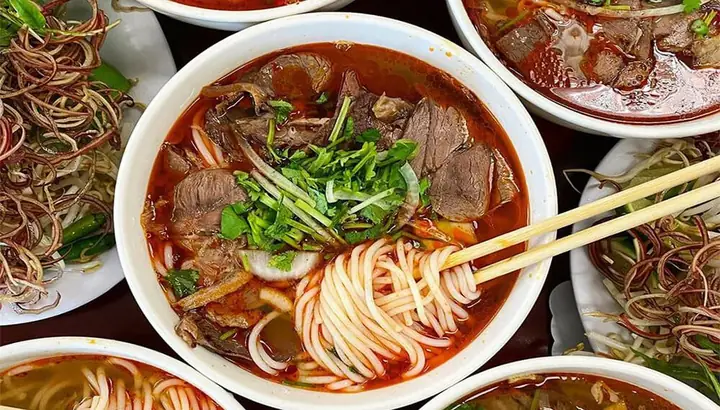 Bún Bò Xuân An Đà Lạt: Địa Chỉ, Thực Đơn, Giá Cả Và Giờ Mở Cửa
