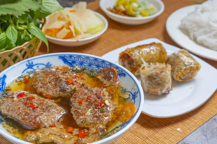 Tìm Quán Bún Chả Hà Nội Lý Chính Thắng: Địa Chỉ Đậm Hương Vị Phố Cổ Tại Quận 3