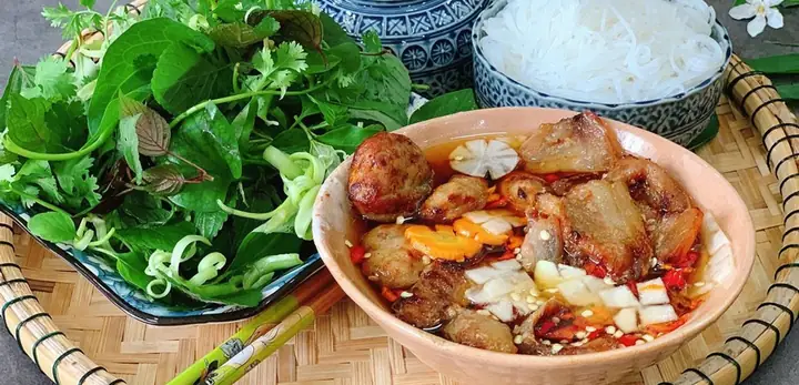 Gợi Ý Top Quán Bún Chả Nem Cua Bể Ngon Nhất Hà Nội Cho Người Yêu Ẩm Thực