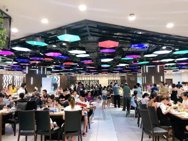 Khám Phá Các Buffet Hải Sản Nổi Bật Trên Phố Lê Trọng Tấn – Địa Chỉ, Thực Đơn, Giá Và Mẹo Đặt Chỗ