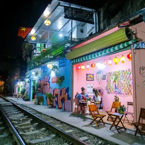 Khám Phá Cà Phê Đường Tàu Lê Duẩn: Trải Nghiệm Độc Đáo Giữa Lòng Hà Nội Khám Phá Cà Phê Đường Tàu Lê Duẩn: Trải Nghiệm Độc Đáo Giữa Lòng Hà Nội